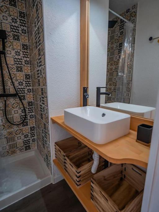 Chaleureux Appartement Face Au Port Sta Lucia, Tout A Pieds, Wifi Saint-Raphaël Dış mekan fotoğraf