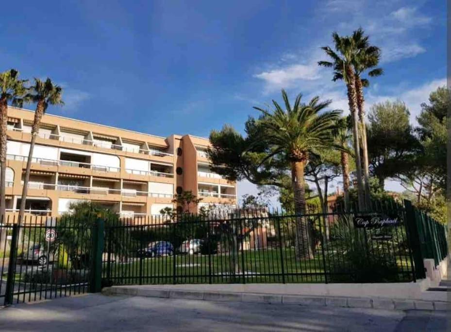 Chaleureux Appartement Face Au Port Sta Lucia, Tout A Pieds, Wifi Saint-Raphaël Dış mekan fotoğraf